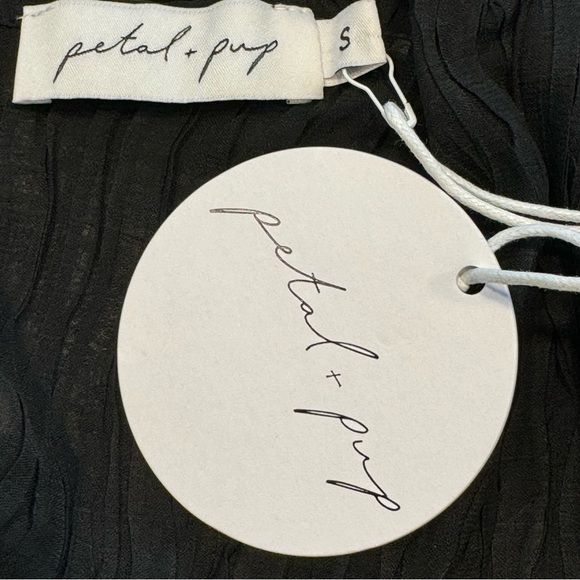 Petal & Pup | NEW Delilah Pleated V Neck Top in Black Size S - Picture 10 of 11